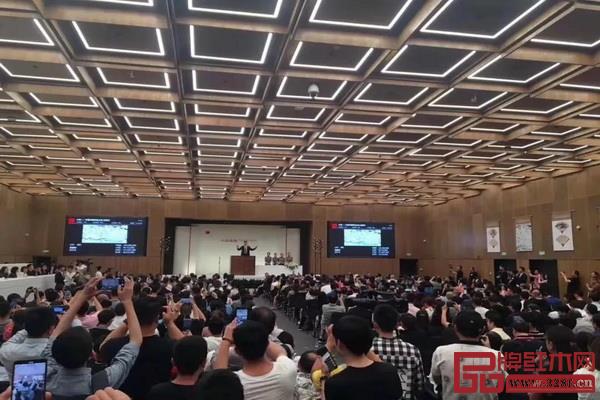 2019年中國嘉德“玩物適情——名家收藏集珍”拍賣現場一座難求 2019年中國嘉德“玩物適情——名家收藏集珍”拍賣現場一座難求