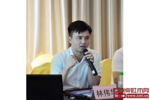 全聯(lián)藝術(shù)紅木家具專業(yè)委員會執(zhí)行會長、弘木傳媒CEO林偉華圍繞展商工作提出指導(dǎo)意見 全聯(lián)藝術(shù)紅木家具專業(yè)委員會執(zhí)行會長、弘木傳媒CEO林偉華圍繞展商工作提出指導(dǎo)意見