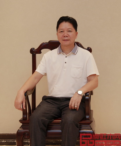 順泰軒董事長(zhǎng)、書香門第品牌創(chuàng)始人劉勝長(zhǎng) 順泰軒董事長(zhǎng)、書香門第品牌創(chuàng)始人劉勝長(zhǎng)