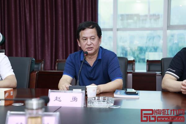 富華國際集團總裁、北京紅木交易中心董事長趙勇發表講話 富華國際集團總裁、北京紅木交易中心董事長趙勇發表講話