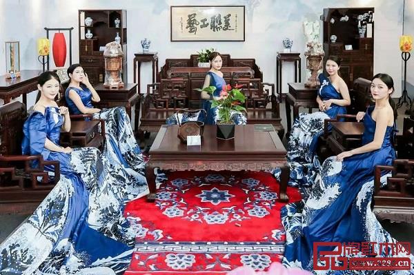 美聯(lián)紅木為現(xiàn)場的觀眾帶了美輪美奐的視覺享受 美聯(lián)紅木為現(xiàn)場的觀眾帶了美輪美奐的視覺享受