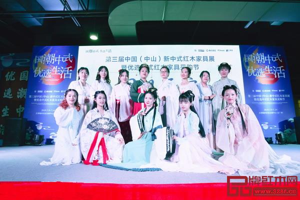 國風展演和團扇親子活動，打造不一樣的國潮中式
