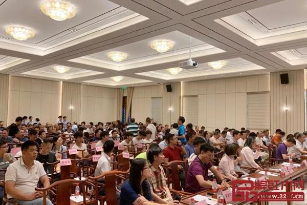 研討會現場座無虛席,共為江門市傳統古典家具謀發展大計 研討會現場座無虛席,共為江門市傳統古典家具謀發展大計