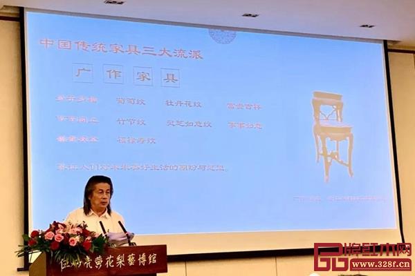 伍炳亮以自身經歷總結紅木市場發展歷程,捋清不同時代市場需求,針對當前市場環境出謀劃策 伍炳亮以自身經歷總結紅木市場發展歷程,捋清不同時代市場需求,針對當前市場環境出謀劃策