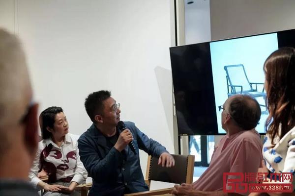 張金華在分享一張特別的躺椅,這張椅子收錄在他的第二本書中(未出版) 張金華在分享一張特別的躺椅,這張椅子收錄在他的第二本書中(未出版)