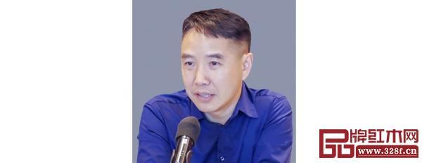 中國家具協會傳統家具專業委員會主席團主席鄧雪松 中國家具協會傳統家具專業委員會主席團主席鄧雪松
