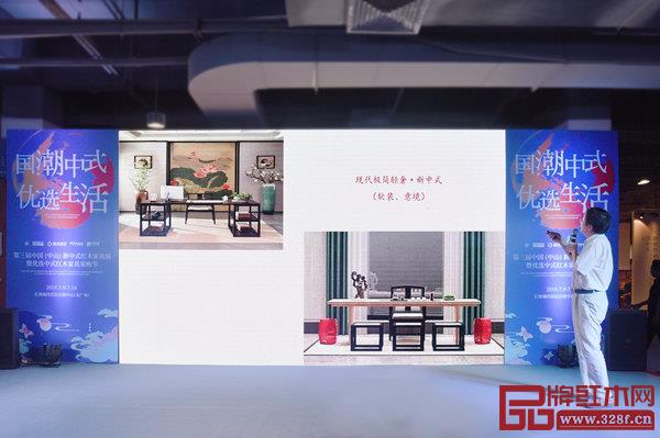 全聯(lián)藝術(shù)紅木家具專業(yè)委員會(huì)專家顧問、深圳大學(xué)藝術(shù)設(shè)計(jì)學(xué)院教授、深圳大學(xué)家具設(shè)計(jì)研究所所長唐開軍在《新中式家具的未來》主題講座分享時(shí),指明了新中式家具時(shí)代化的途徑 全聯(lián)藝術(shù)紅木家具專業(yè)委員會(huì)專家顧問、深圳大學(xué)藝術(shù)設(shè)計(jì)學(xué)院教授、深圳大學(xué)家具設(shè)計(jì)研究所所長唐開軍在《新中式家具的未來》主題講座分享時(shí),指明了新中式家具時(shí)代化的途徑
