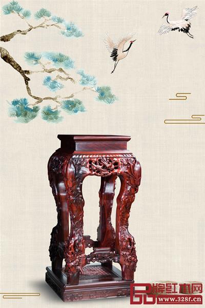 獲獎作品《華夏至尊滿工夔龍紋酸枝清式花幾》展現了劉定杰高超的木作技藝 獲獎作品《華夏至尊滿工夔龍紋酸枝清式花幾》展現了劉定杰高超的木作技藝