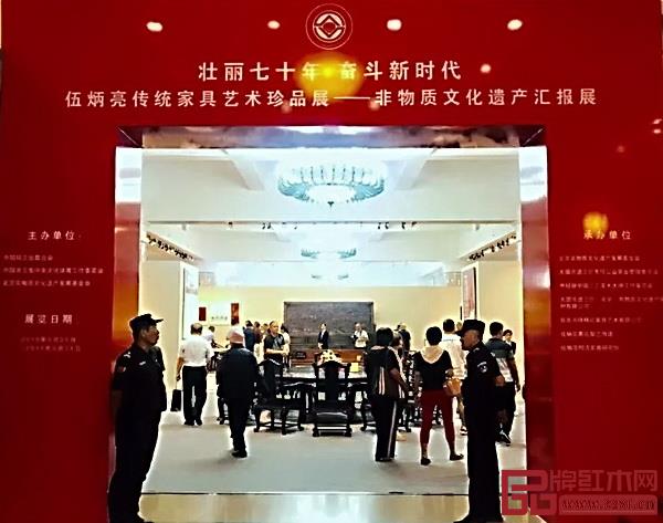 “伍炳亮傳統(tǒng)家具藝術(shù)珍品展”成為非遺匯報展一大亮點 “伍炳亮傳統(tǒng)家具藝術(shù)珍品展”成為非遺匯報展一大亮點
