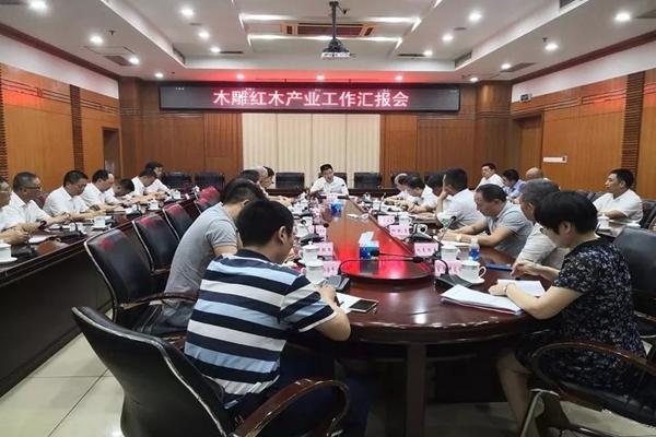 東陽市委書記傅顯明調研木雕紅木產業