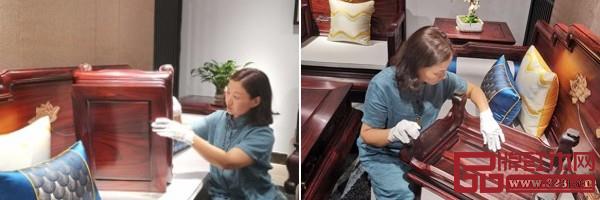 會(huì)議結(jié)束后,首批紅木工藝驗(yàn)貨師也將持證上崗,為廣大用戶(hù)群體提供第三方驗(yàn)貨服務(wù) 會(huì)議結(jié)束后,首批紅木工藝驗(yàn)貨師也將持證上崗,為廣大用戶(hù)群體提供第三方驗(yàn)貨服務(wù)