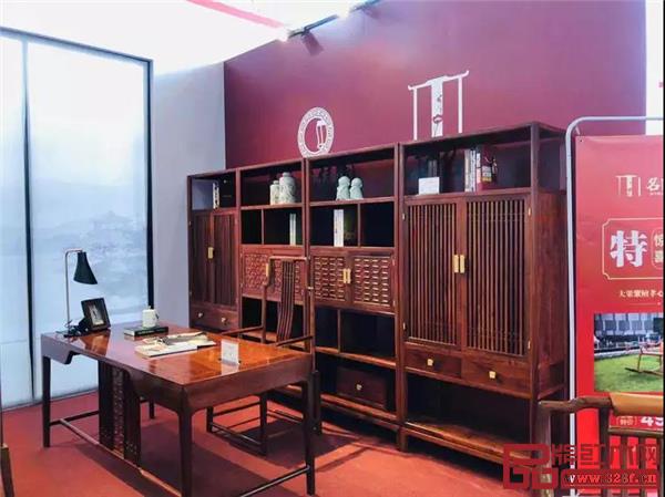 魯藝集團展館現場展出原創新中式“云舒”系列等家具