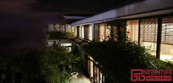  “雷弄山房”書齋  夜景