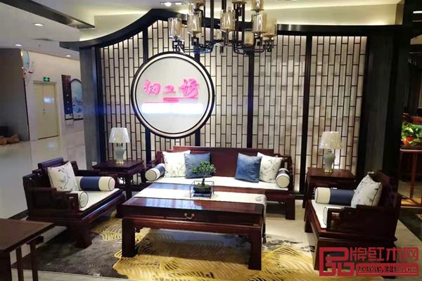 細工坊紅木羅浮宮旗艦店設計雅致,盡顯家具底蘊 細工坊紅木羅浮宮旗艦店設計雅致,盡顯家具底蘊