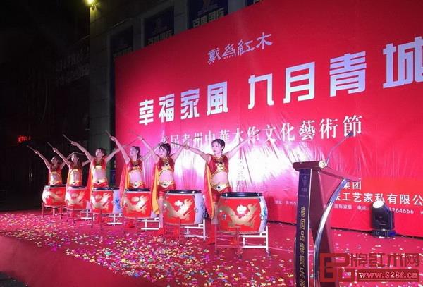 “幸福家風,九月青城”活動,讓更多的人能夠讀懂紅木家具真正的美,同時傳承傳統文化中的“孝道” “幸福家風,九月青城”活動,讓更多的人能夠讀懂紅木家具真正的美,同時傳承傳統文化中的“孝道”