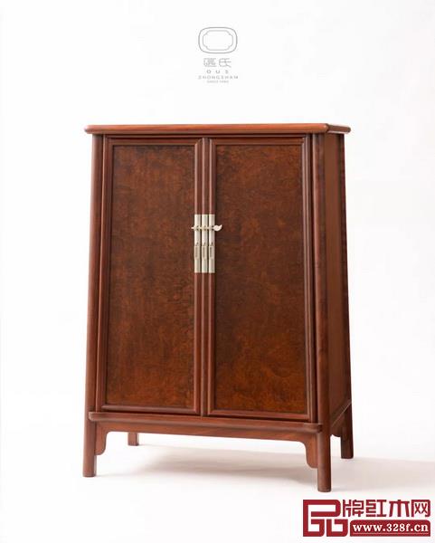區勝春作品:圓角柜一對,lot280 區勝春作品:圓角柜一對,lot280