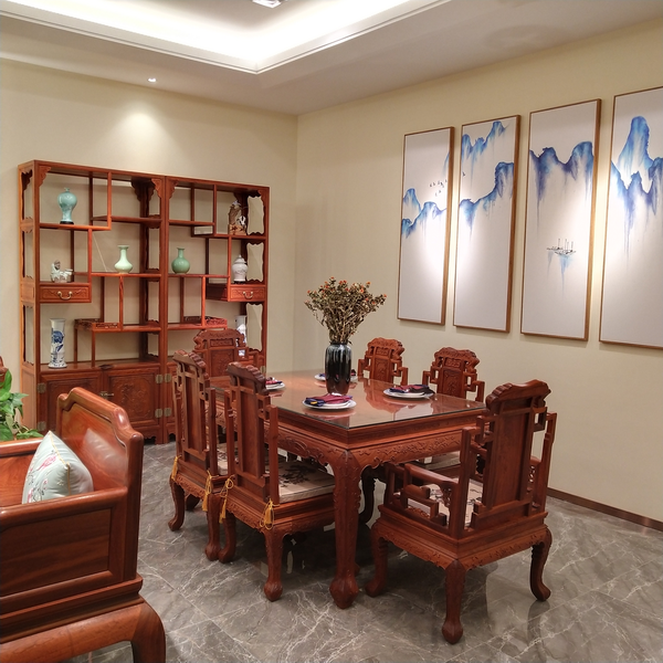 東成紅木鄭州旗艦店內(nèi)景 東成紅木鄭州旗艦店內(nèi)景