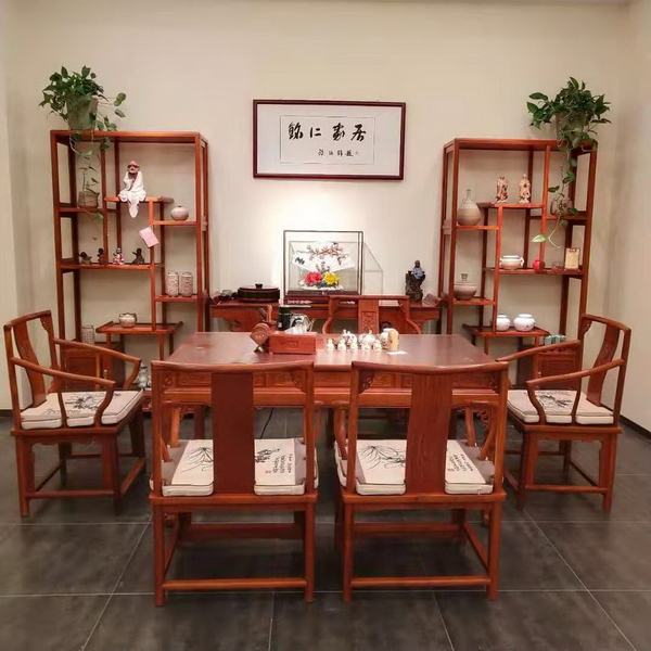 東成紅木鄭州旗艦店內(nèi)景 東成紅木鄭州旗艦店內(nèi)景