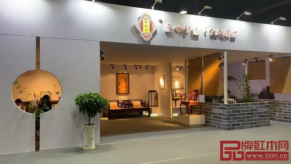 御乾堂紅木亮相首屆中國(guó)紅木家具展覽會(huì) 御乾堂紅木亮相首屆中國(guó)紅木家具展覽會(huì)