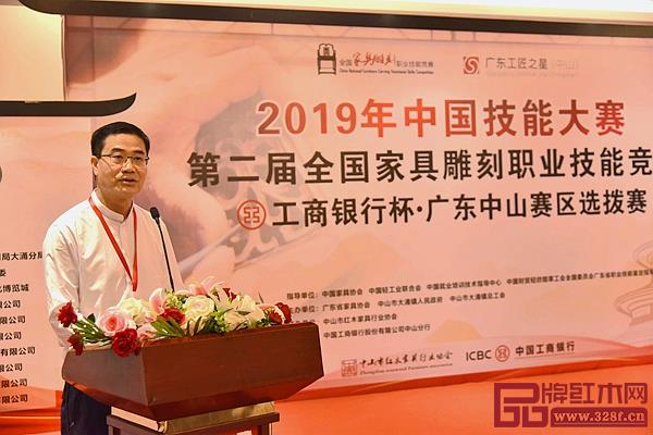 廣東省家具協會會長王克進行發言 廣東省家具協會會長王克進行發言