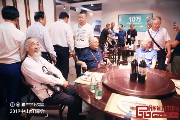 紅博會貴賓參觀團在憶古軒參觀 紅博會貴賓參觀團在憶古軒參觀