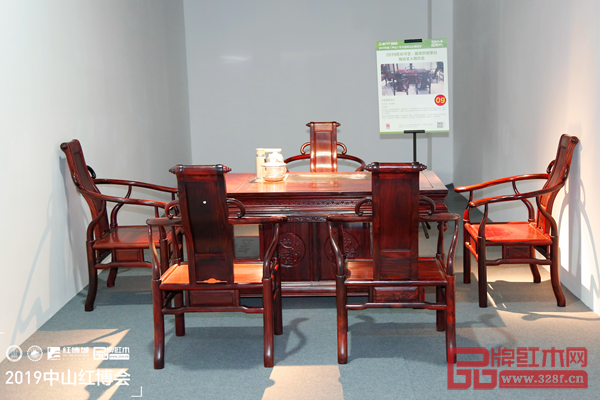 《和諧茶臺(tái)》器型簡(jiǎn)約大氣,古典優(yōu)雅 《和諧茶臺(tái)》器型簡(jiǎn)約大氣,古典優(yōu)雅