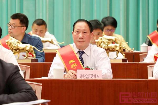 御乾堂紅木董事長馬海軍出席2019年金華市工業(yè)大會 御乾堂紅木董事長馬海軍出席2019年金華市工業(yè)大會