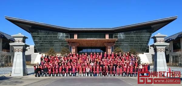 第九屆紅木品牌峰會(huì)走進(jìn)“一帶一路”論壇主會(huì)場(chǎng) 第九屆紅木品牌峰會(huì)走進(jìn)“一帶一路”論壇主會(huì)場(chǎng)