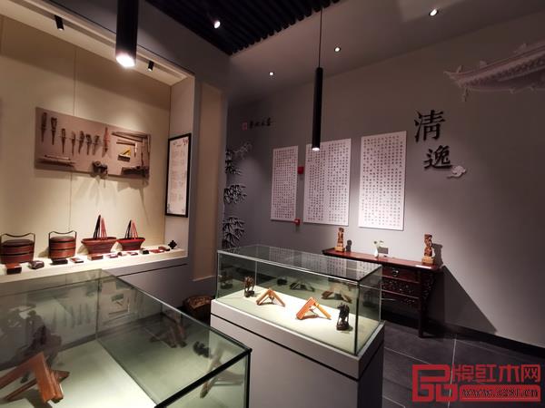 魯班木藝展覽館里的家具氣韻融通,不見斧鑿痕跡,可謂美輪美奐 魯班木藝展覽館里的家具氣韻融通,不見斧鑿痕跡,可謂美輪美奐