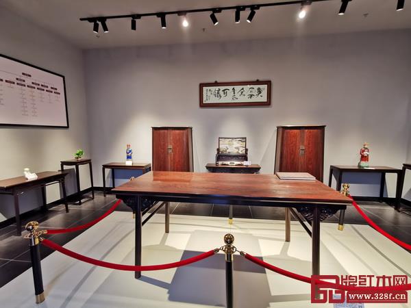 魯班木藝通過展覽館里的經(jīng)典作品,讓世界從明式家具開始“讀懂”中國 魯班木藝通過展覽館里的經(jīng)典作品,讓世界從明式家具開始“讀懂”中國