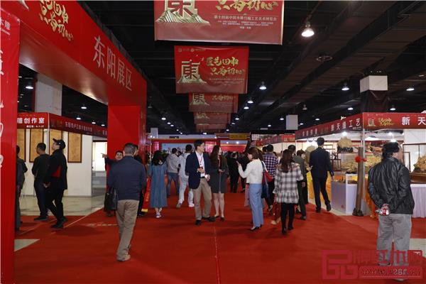 展會現場人頭攢動,熱鬧非凡.jpg 展會現場人頭攢動,熱鬧非凡.jpg
