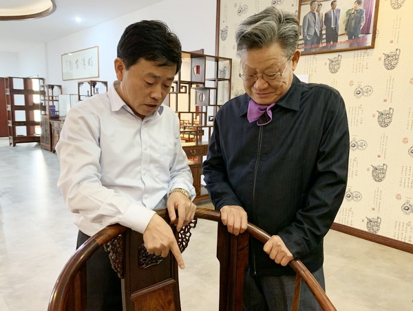 聯(lián)合國(guó)前副秘書長(zhǎng)沙祖康蒞臨新中式品牌雅晟紅木·檀一參觀