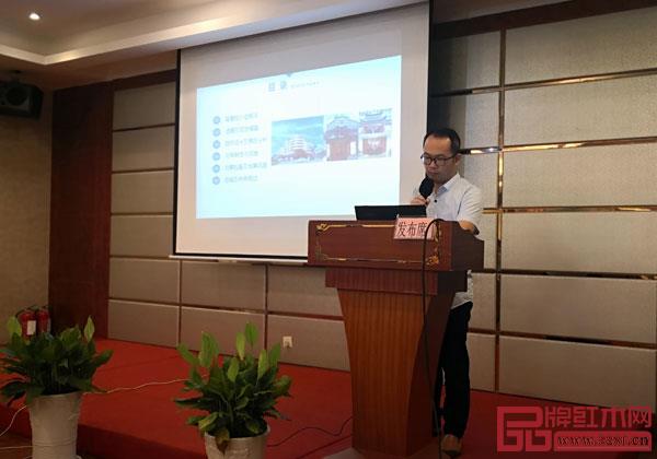 御乾堂紅木設計中心負責人、“乾豐”隊QC小組副組長劉云文匯報活動成果 御乾堂紅木設計中心負責人、“乾豐”隊QC小組副組長劉云文匯報活動成果