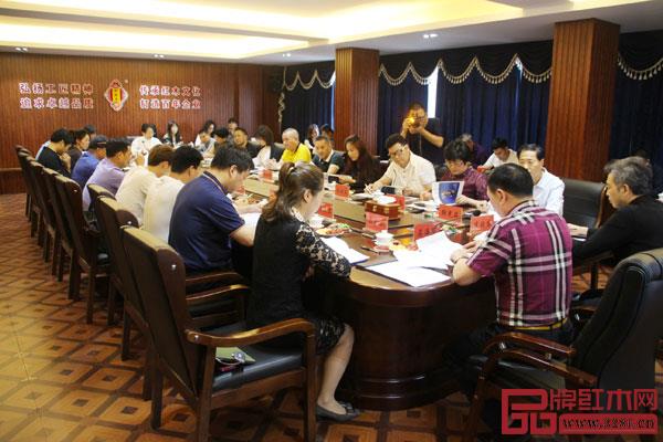 “穩企業 提管理會議暨第三次執行會長擴大會議”積極為企業搭建暢通的交流平臺 “穩企業 提管理會議暨第三次執行會長擴大會議”積極為企業搭建暢通的交流平臺