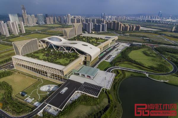 11月29日,2019第五屆中國(杭州)紅木家具精品博覽會暨全國紅木制品溯源保真專題展在杭州和平國際會展中心盛大開幕。 11月29日,2019第五屆中國(杭州)紅木家具精品博覽會暨全國紅木制品溯源保真專題展在杭州和平國際會展中心盛大開幕。
