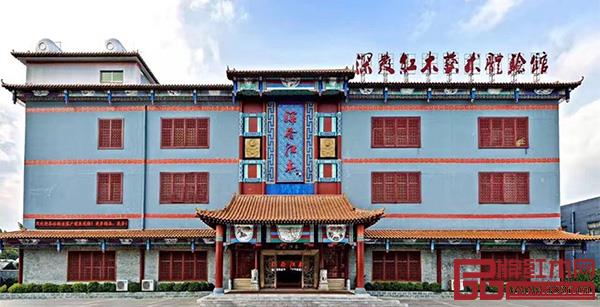 提名理由:深發紅木1980年誕生于香港,是中國最早的紅木家具制作企業之一。近40年的發展,本著“以人為本,以質量求發展、以顧客為上帝”的宗旨和“科學管理、持續改進,塑造精品”的質量方針,繼承和發揚中國紅木家具千年文化古韻,深受消費者好評。深發紅木開創了國內紅木家具帶“身份證”銷售的先河,2018年掛牌上市,成為紅木家具專業股,為消費者提供更優質的產品和服務。 提名理由:深發紅木1980年誕生于香港,是中國最早的紅木家具制作企業之一。近40年的發展,本著“以人為本,以質量求發展、以顧客為上帝”的宗旨和“科學管理、持續改進,塑造精品”的質量方針,繼承和發揚中國紅木家具千年文化古韻,深受消費者好評。深發紅木開創了國內紅木家具帶“身份證”銷售的先河,2018年掛牌上市,成為紅木家具專業股,為消費者提供更優質的產品和服務。