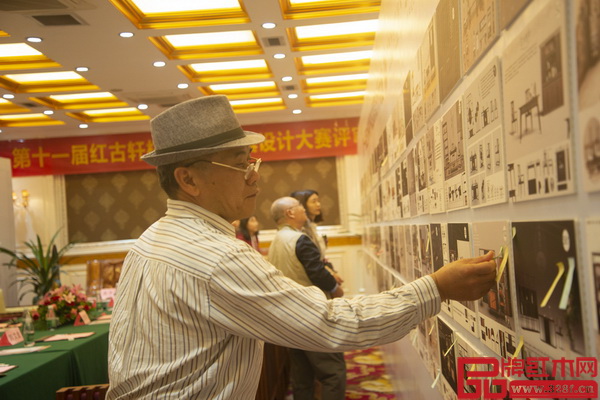 家具行業資深媒體策劃人王周先生潛心鑒評設計作品