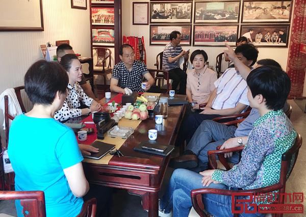 金華市科技局與東陽市科技局領導們到御乾堂紅木調研指導技改創新工作 金華市科技局與東陽市科技局領導們到御乾堂紅木調研指導技改創新工作