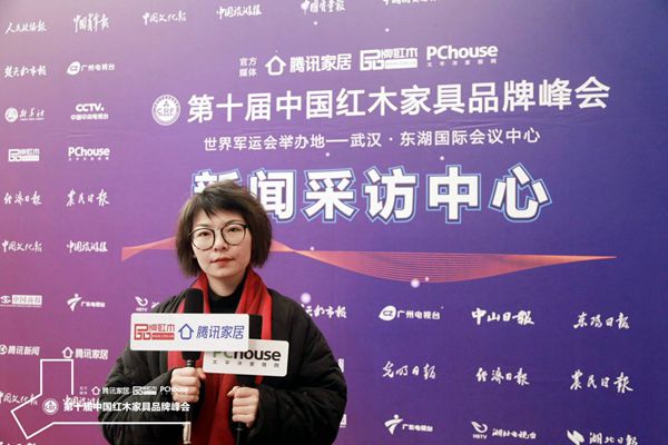恒達木業銷售經理盛園園接受品牌紅木、騰訊家居、太平洋家居媒體采訪 恒達木業銷售經理盛園園接受品牌紅木、騰訊家居、太平洋家居媒體采訪