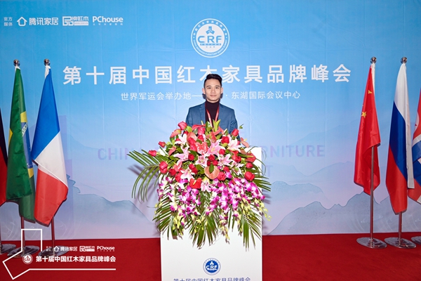 印巷森刻總經(jīng)理鄭宏藝受邀參與第十屆中國(guó)紅木家具品牌峰會(huì) 印巷森刻總經(jīng)理鄭宏藝受邀參與第十屆中國(guó)紅木家具品牌峰會(huì)