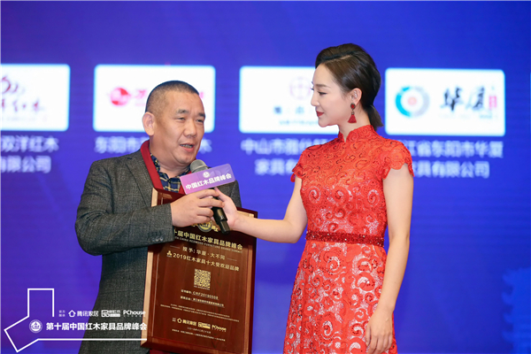 華廈·大不同董事長陳田華接受湖北衛(wèi)視主持人劉熙燁采訪.jpg 華廈·大不同董事長陳田華接受湖北衛(wèi)視主持人劉熙燁采訪.jpg