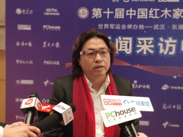 戴為紅木總裁戴愛國接受央視、廣東電視臺、騰訊家居、太平洋家居等媒體聯(lián)訪 戴為紅木總裁戴愛國接受央視、廣東電視臺、騰訊家居、太平洋家居等媒體聯(lián)訪
