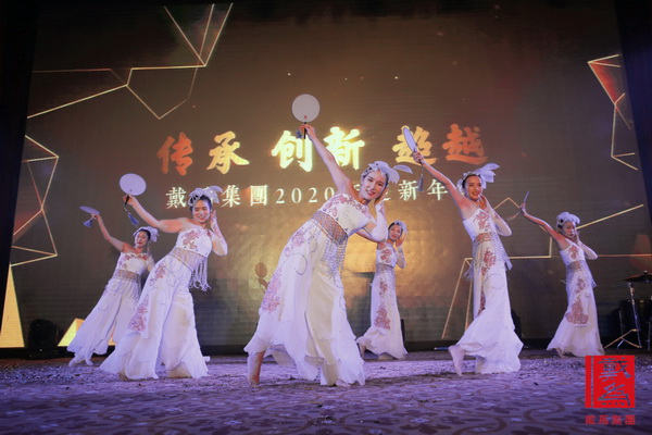 戴為紅木員工表演網絡熱門舞蹈《芒種》，盡顯青春風采