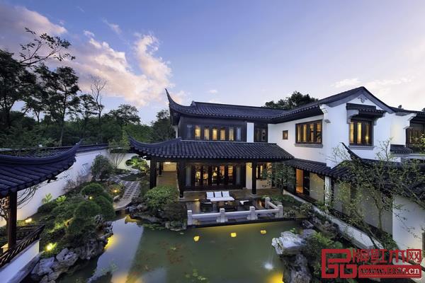 粉墻黛瓦與院內景觀的搭配,詮釋中式古典意境 粉墻黛瓦與院內景觀的搭配,詮釋中式古典意境