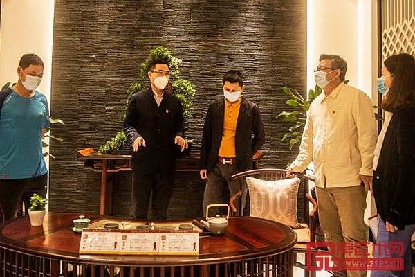 王克會長(左二)蒞臨紅古軒調研復工復產情況 王克會長(左二)蒞臨紅古軒調研復工復產情況