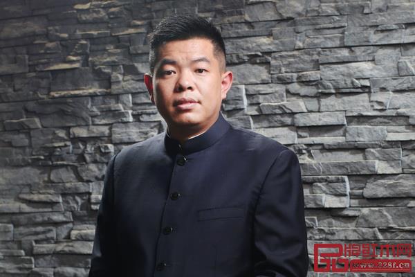全聯藝術紅木家具專業委員會主席團主席、廣作紅木研究院院長、居典紅木董事長尹付林 全聯藝術紅木家具專業委員會主席團主席、廣作紅木研究院院長、居典紅木董事長尹付林