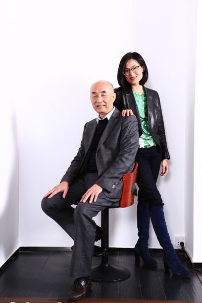 泰和園董事長(zhǎng)邵湘文(左)、泰和園總經(jīng)理邵潔理(右)父女倆合影 泰和園董事長(zhǎng)邵湘文(左)、泰和園總經(jīng)理邵潔理(右)父女倆合影