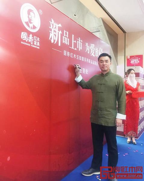 非遺第四代傳承人、國壽紅木副董事長陳淦凡 非遺第四代傳承人、國壽紅木副董事長陳淦凡