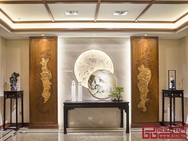 卓木王使用一對幾和條案,打造均衡、大氣的玄關(guān)空間 卓木王使用一對幾和條案,打造均衡、大氣的玄關(guān)空間
