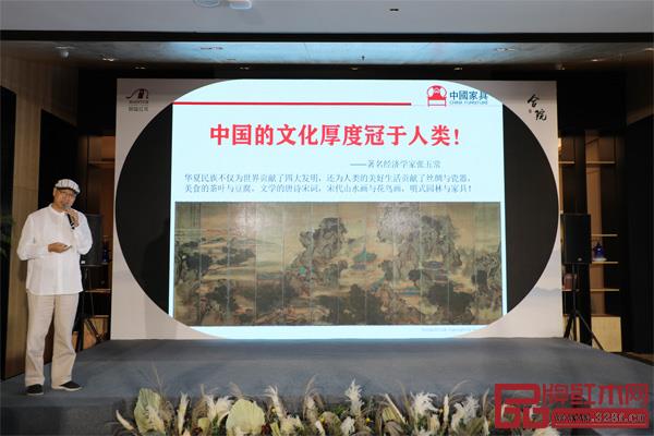 享受國(guó)務(wù)院政府特殊津貼專家，清華大學(xué)美術(shù)學(xué)院家具設(shè)計(jì)高研班講座教授彭亮教授為現(xiàn)場(chǎng)嘉賓分享了《“從陶淵明到貝聿銘”——中國(guó)人向往的美好生活》